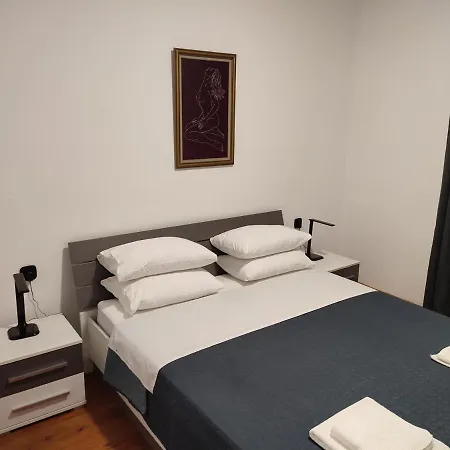 Asterios House شقة